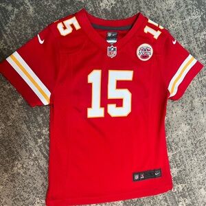 Nike Kids' Red Kansas City Chiefs Patrick Mahomes #15 Football Jersey